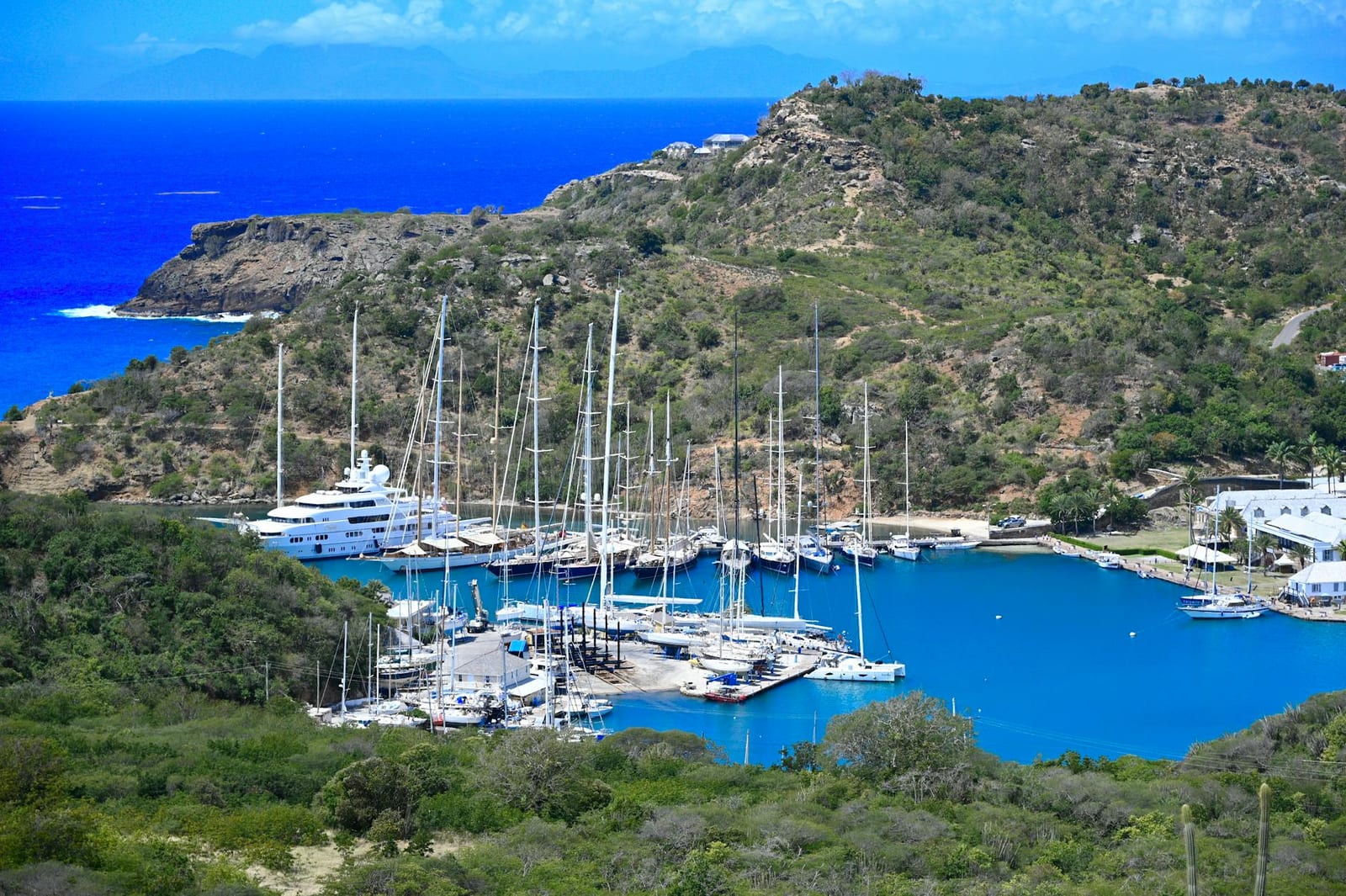 Cannabis in Antigua & Barbuda: Laws & Tourist Guide